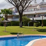 Calella Park Parking Y Piscina - Wehost Costa Brava * カレリャ・デ・パラフルジェリ