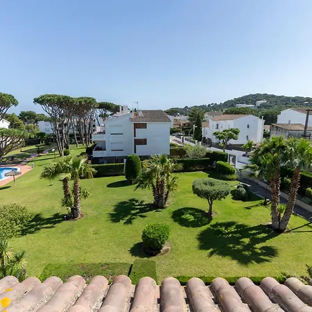 Calella Park Parking Y Piscina - Wehost Costa Brava カレリャ・デ・パラフルジェリ