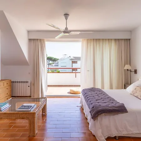Calella Park Parking Y Piscina *
