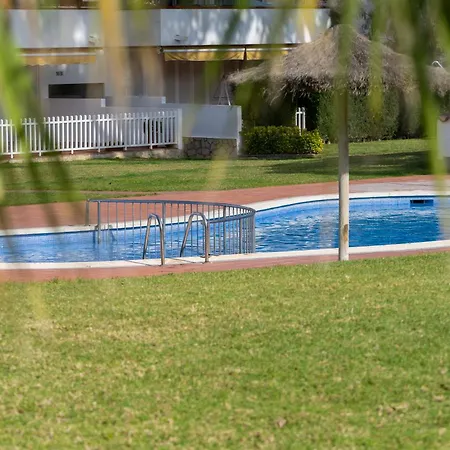 Calella Park Parking Y Piscina - Wehost Costa Brava カレリャ・デ・パラフルジェリ